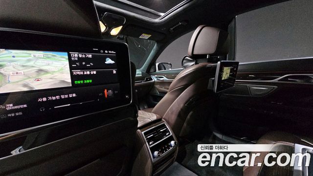BMW 7-Series 2020 — photo 32