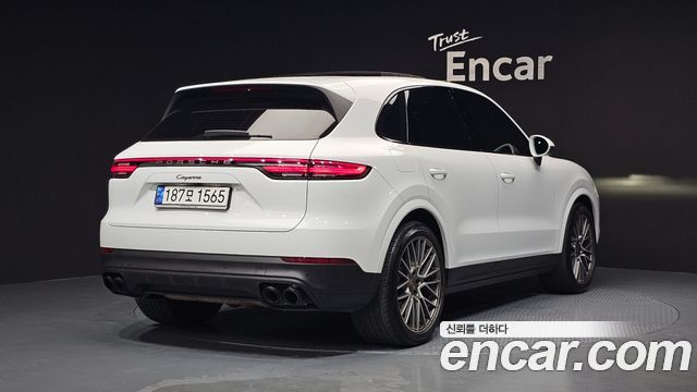 Porsche Cayenne 2022 — photo 2