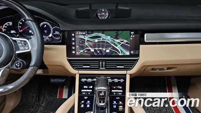 Porsche Cayenne 2022 — photo 18