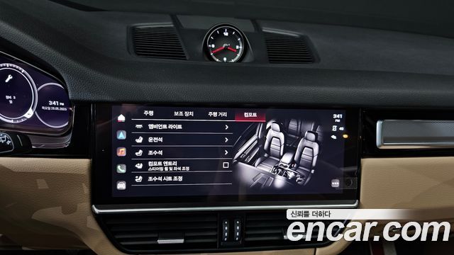 Porsche Cayenne 2022 — photo 19