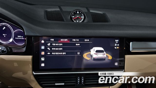 Porsche Cayenne 2022 — photo 20