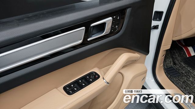 Porsche Cayenne 2022 — photo 22