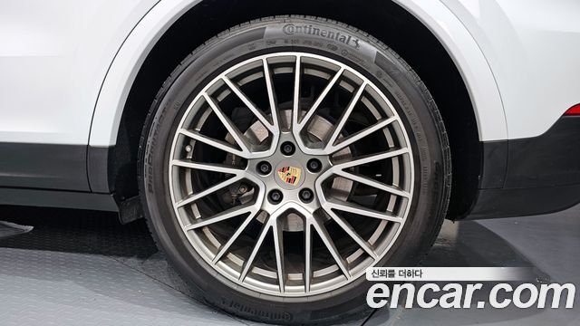 Porsche Cayenne 2022 — photo 7