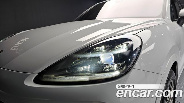 Porsche Cayenne 2022 — photo 8
