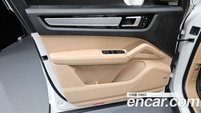 Porsche Cayenne 2022 — photo 14