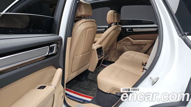 Porsche Cayenne 2022 — photo 16