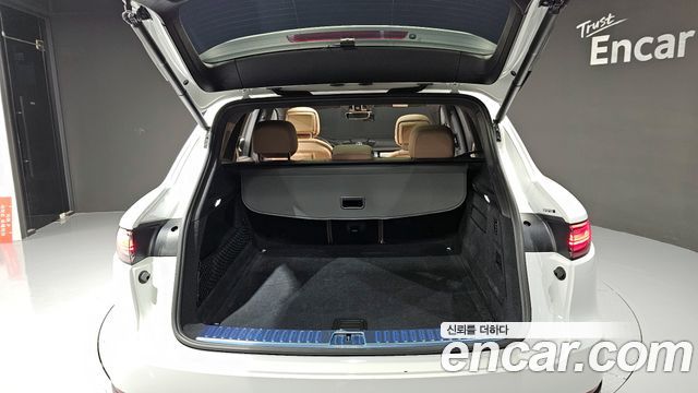 Porsche Cayenne 2022 — photo 28