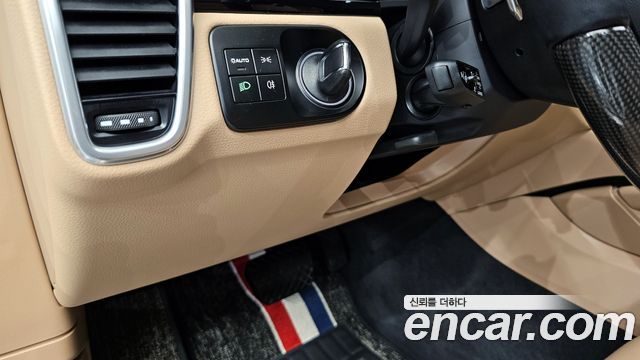 Porsche Cayenne 2022 — photo 29