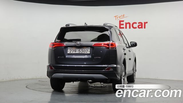 Toyota RAV4 2018 — photo 4