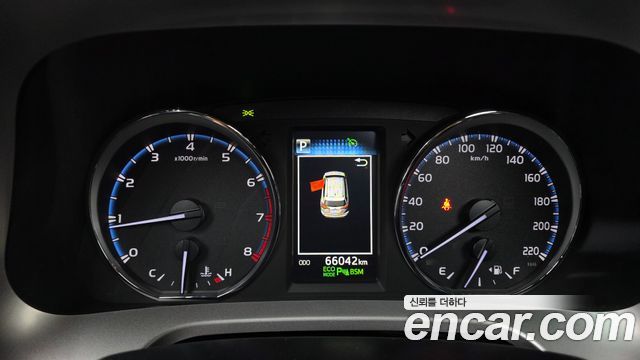Toyota RAV4 2018 — photo 8