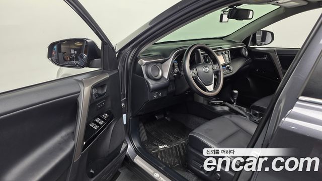 Toyota RAV4 2018 — photo 10