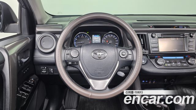 Toyota RAV4 2018 — photo 13