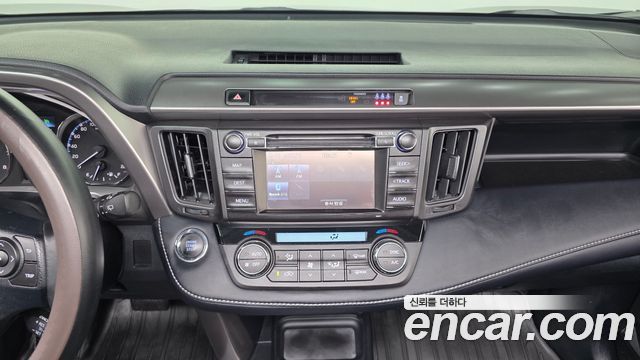 Toyota RAV4 2018 — photo 14