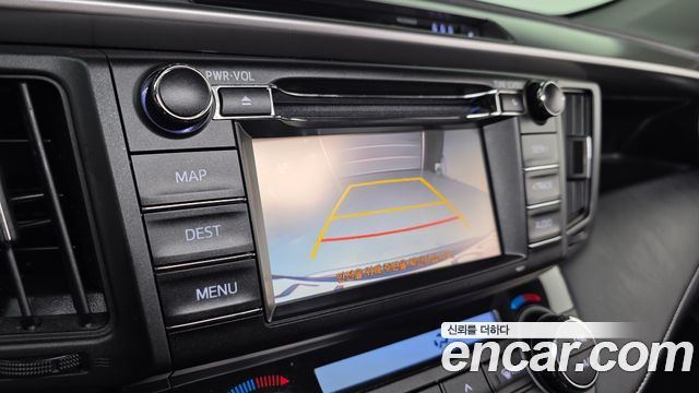 Toyota RAV4 2018 — photo 15