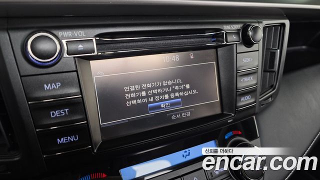 Toyota RAV4 2018 — photo 16