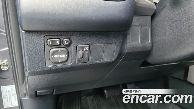 Toyota RAV4 2018 — photo 18