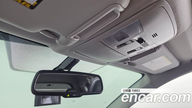 Toyota RAV4 2018 — photo 19