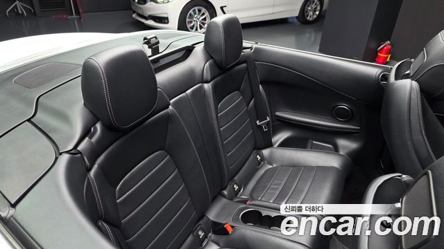 Mercedes-Benz C-Class 2018 — photo 17