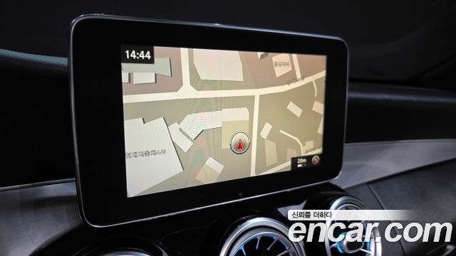 Mercedes-Benz C-Class 2018 — photo 20