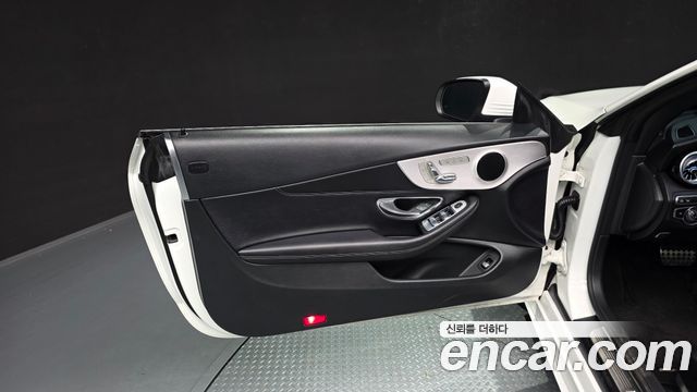 Mercedes-Benz C-Class 2018 — photo 14