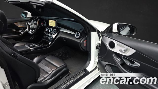 Mercedes-Benz C-Class 2018 — photo 16