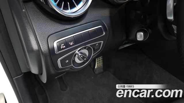 Mercedes-Benz C-Class 2018 — photo 31