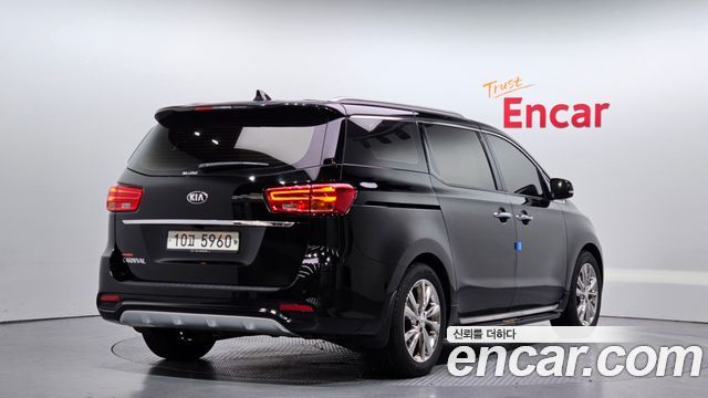 Kia Canival 2019 — photo 2