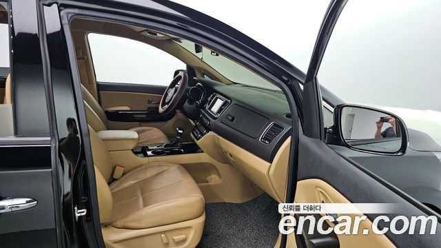 Kia Canival 2019 — photo 25