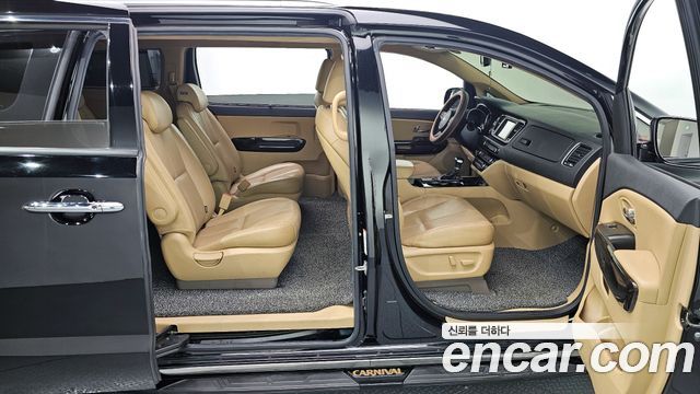 Kia Canival 2019 — photo 16