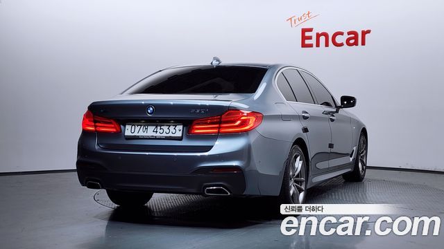 BMW 5-Series 2018 — photo 2
