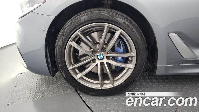 BMW 5-Series 2018 — photo 5