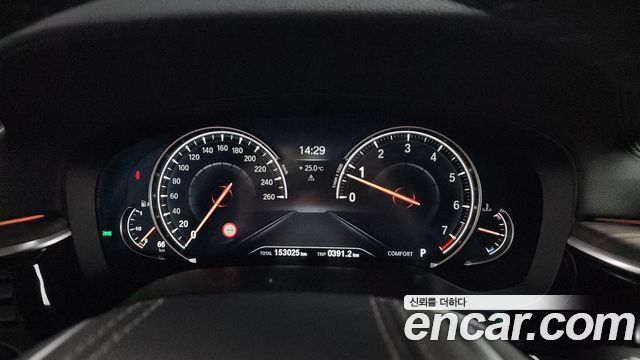BMW 5-Series 2018 — photo 8