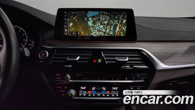 BMW 5-Series 2018 — photo 12