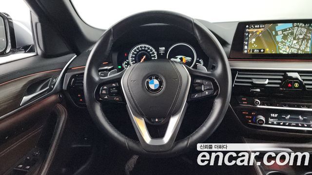 BMW 5-Series 2018 — photo 13