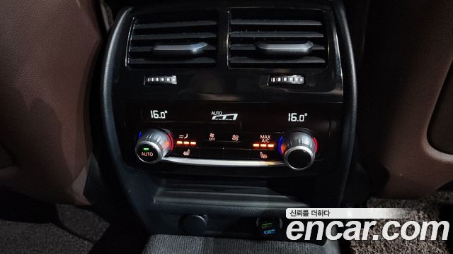BMW 5-Series 2018 — photo 17