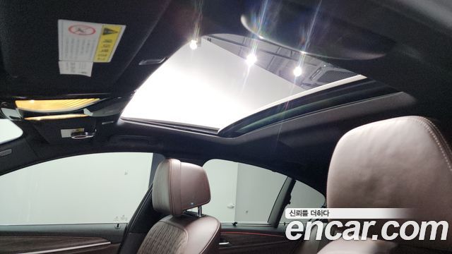 BMW 5-Series 2018 — photo 18