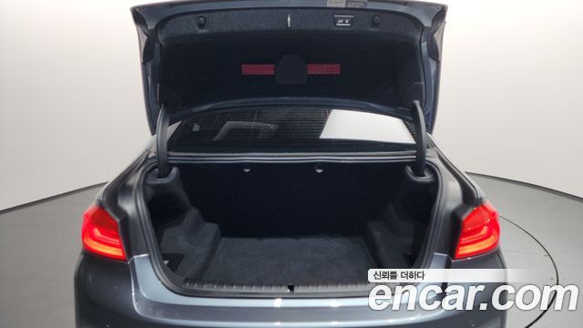 BMW 5-Series 2018 — photo 20