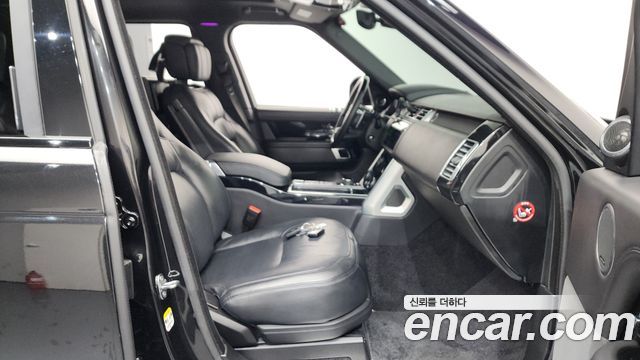 Land Rover Range Rover 2019 — photo 16