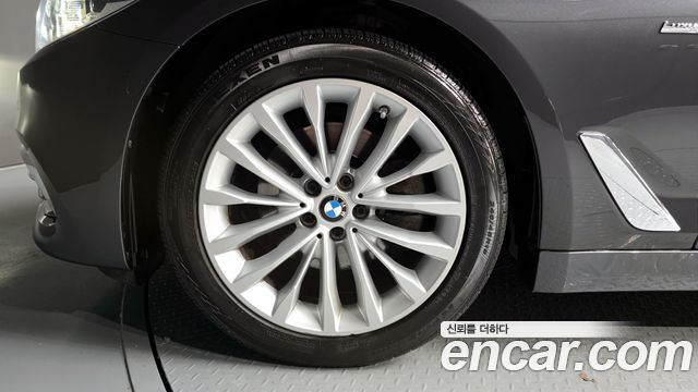 BMW 5-Series 2018 — photo 5