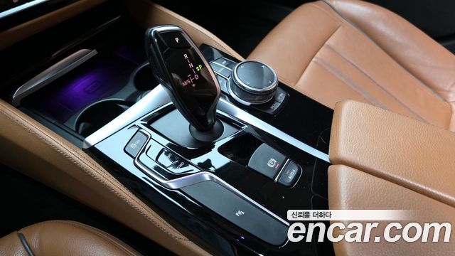 BMW 5-Series 2018 — photo 12