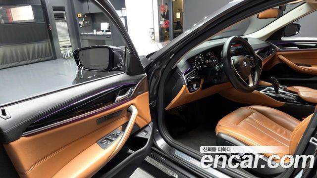 BMW 5-Series 2018 — photo 13