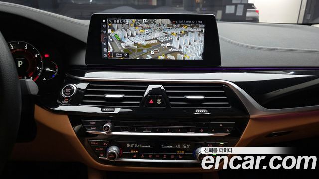 BMW 5-Series 2018 — photo 21