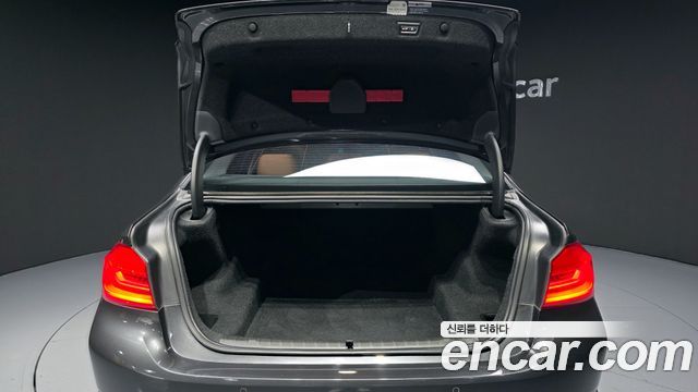 BMW 5-Series 2018 — photo 25