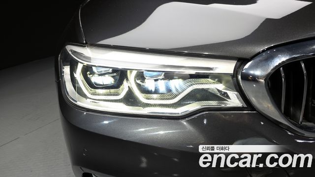BMW 5-Series 2018 — photo 8
