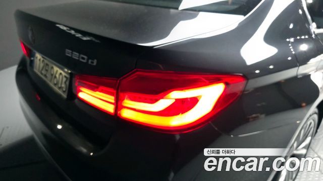 BMW 5-Series 2018 — photo 9