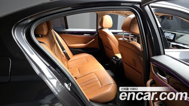 BMW 5-Series 2018 — photo 16