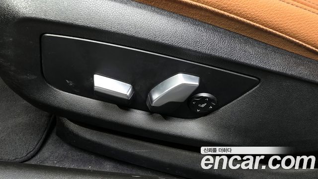 BMW 5-Series 2018 — photo 29