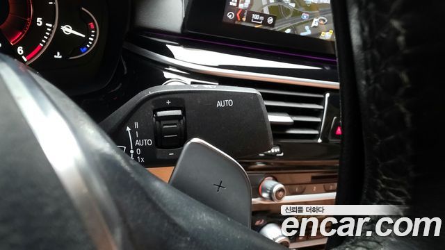 BMW 5-Series 2018 — photo 31