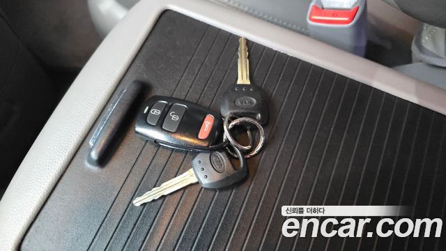 Kia Canival 2014 — photo 28