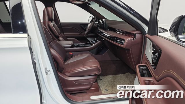 Lincoln Aviator 2023 — photo 11
